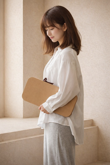 Aura Nordic™ フォールディングスツールは、 機能美と実用性を兼ね備えたデザインスツールです。