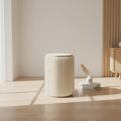 Aura Nordic™ フォールディングスツールは、 機能美と実用性を兼ね備えたデザインスツールです。