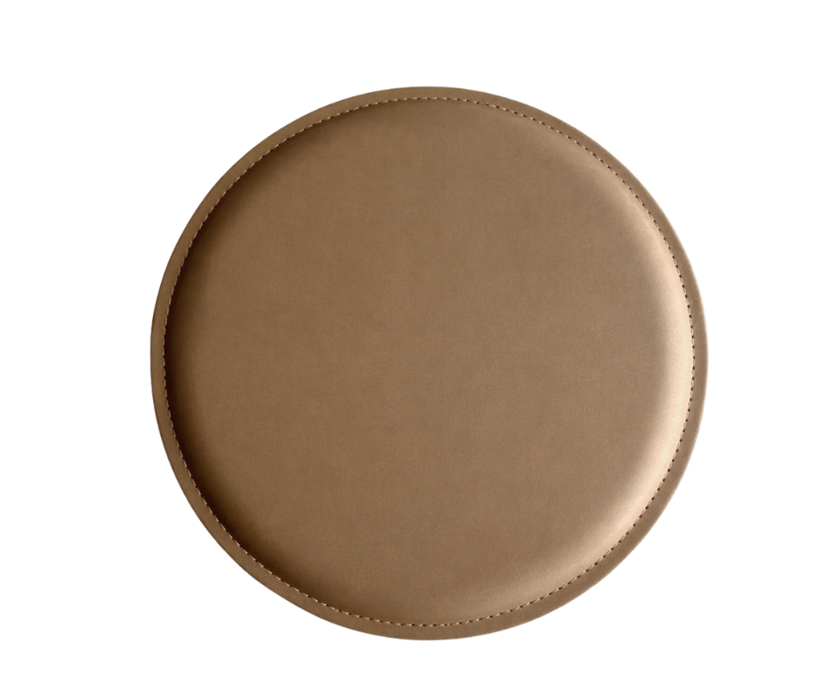 Aura Nordic™ フォールディングスツールは、 機能美と実用性を兼ね備えたデザインスツールです。