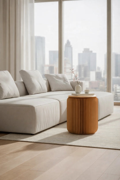 Aura Nordic™ フォールディングスツールは、 機能美と実用性を兼ね備えたデザインスツールです。